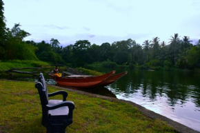 Гостиница splendid lake view safari lodge  Удавалаве